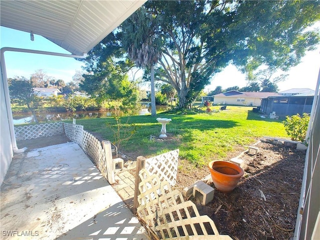 view of yard featuring a patio