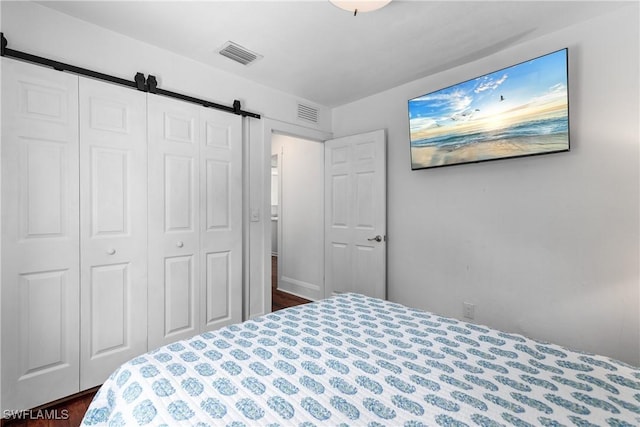 3475 Edgewood Ave, Fort Myers, FL 33916 - bedroom featuring a barn door and a closet