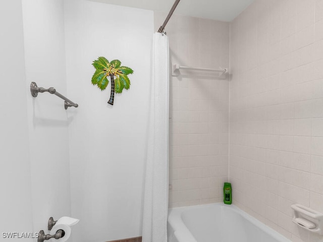 bathroom featuring shower / tub combo