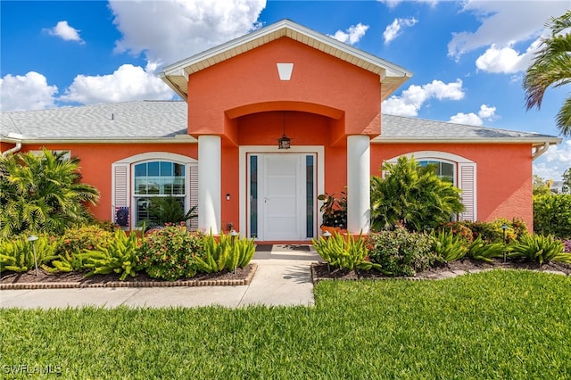 property entrance featuring a yard