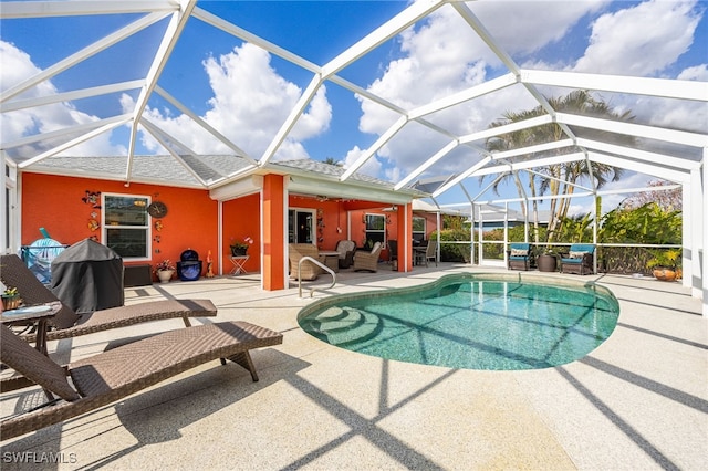 view of pool featuring a patio, a lanai, an outdoor hangout area, and ceiling fan