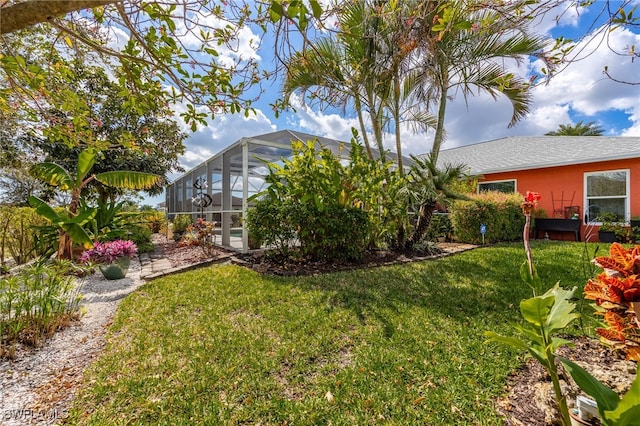 view of yard with a lanai