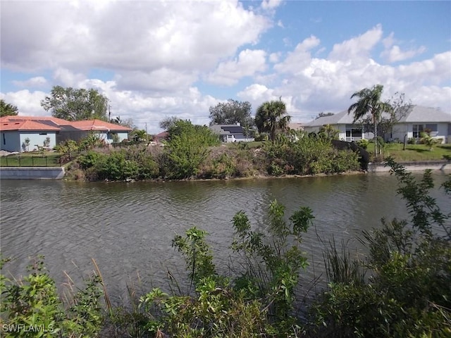 Listing photo 3 for 1417 NW 9th Pl, Cape Coral FL 33993