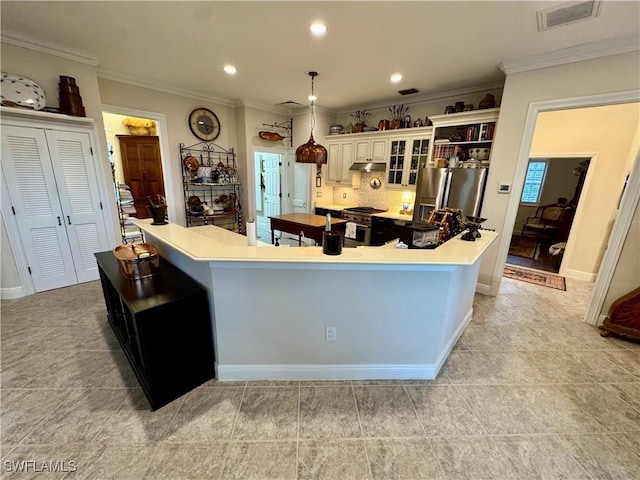 kitchen with stainless steel appliances, a spacious island, decorative light fixtures, white cabinets, and crown molding