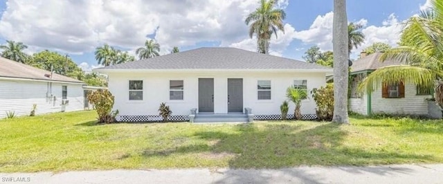 view of front of property with a front lawn