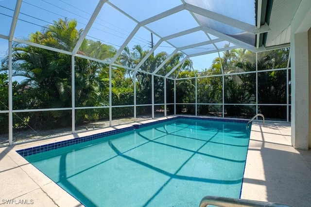 704 107th Ave N, Naples, FL 34108 - view of outdoor pool