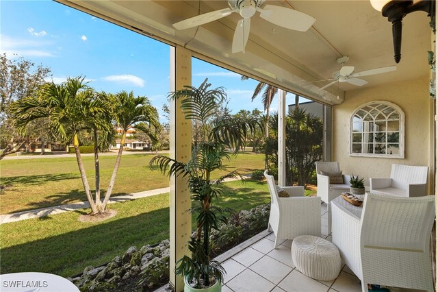 sunroom / solarium featuring a ceiling fan