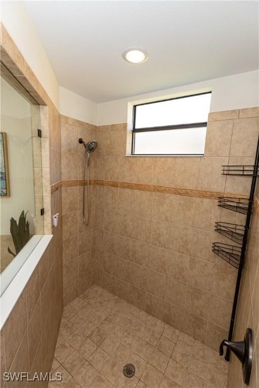 bathroom featuring tiled shower