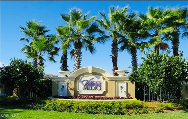 view of community / neighborhood sign