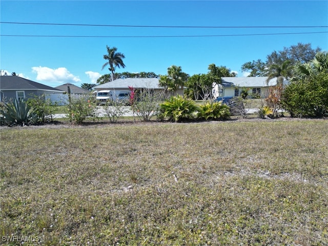 Listing photo 3 for 2927 SW 5th Ave, Cape Coral FL 33914