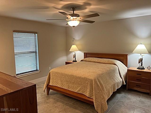 bedroom with ceiling fan