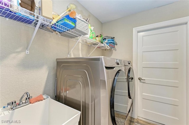 washroom featuring sink and washing machine and dryer