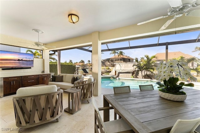 sunroom / solarium with ceiling fan