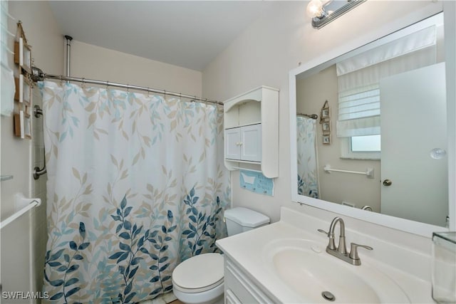 4001 E Sunflower Cir, Labelle, FL 33935 - bathroom featuring curtained shower, toilet, and vanity
