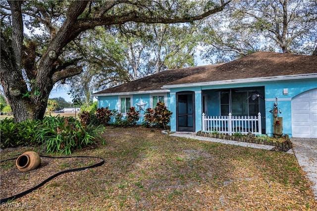 4001 E Sunflower Cir, Labelle, FL 33935 - ranch-style home featuring stucco siding, an attached garage, and concrete driveway