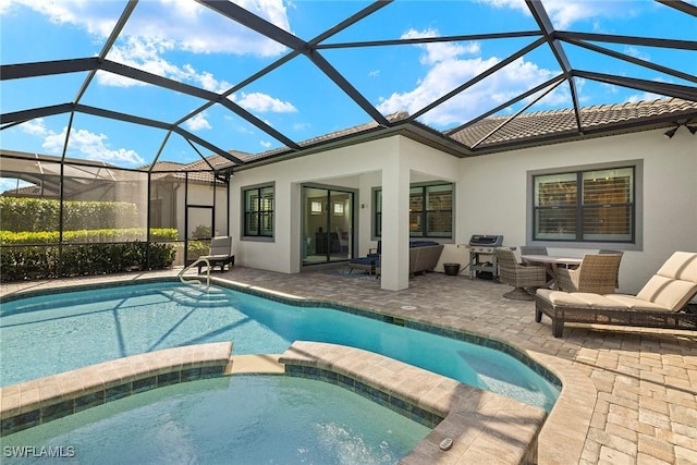 view of pool featuring an outdoor hangout area, an in ground hot tub, a patio, and glass enclosure