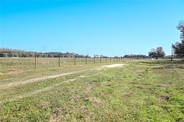 view of yard featuring a rural view