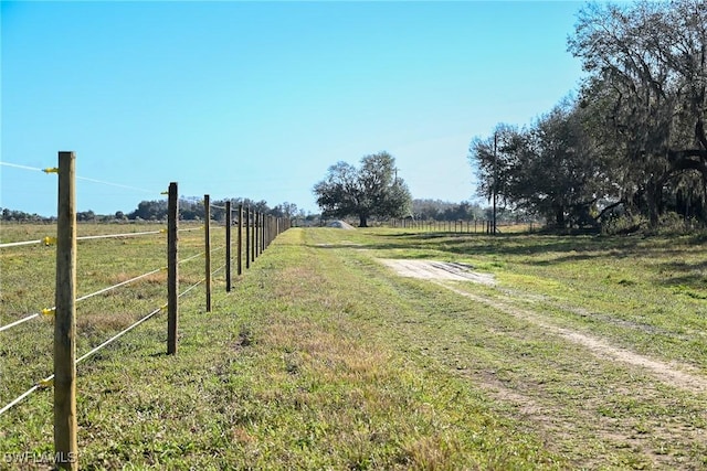 view of yard featuring a rural view