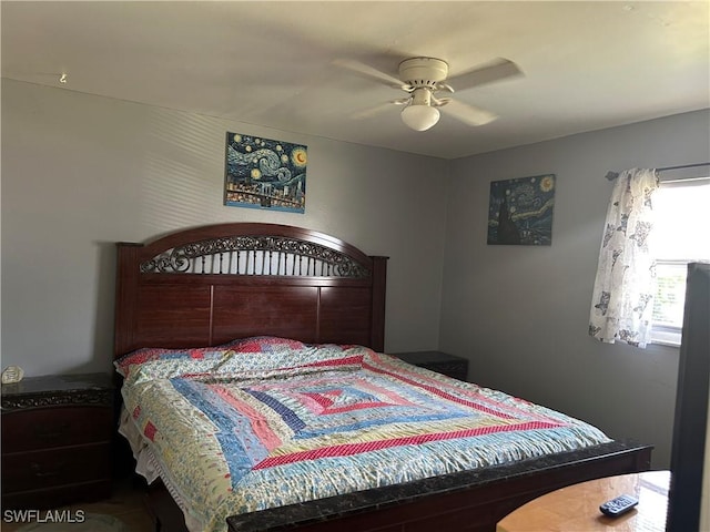 bedroom featuring ceiling fan