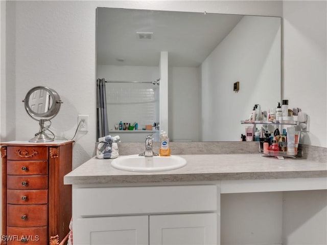 bathroom featuring a shower with curtain, visible vents, and vanity