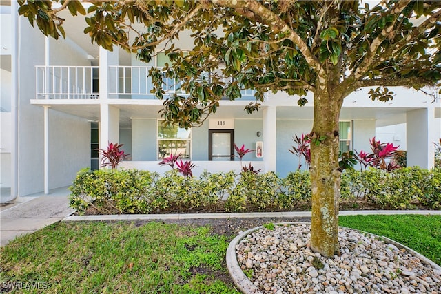 view of front of property with a balcony and stucco siding