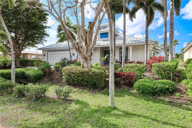 view of front facade with a garage and a front yard