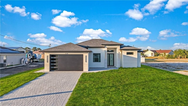 view of front of property featuring a garage and a front yard