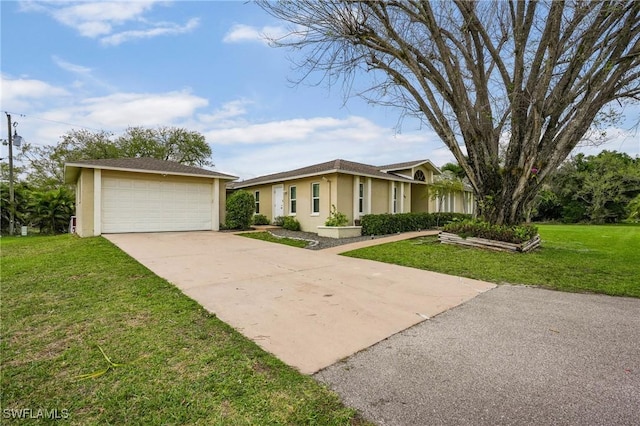 view of front of property featuring a front lawn, a detached garage, and stucco siding