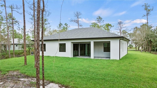 back of house featuring a lawn