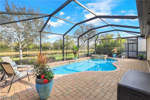 view of swimming pool featuring a pool with connected hot tub and a patio area