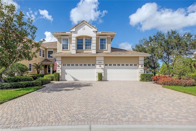 view of front facade featuring a garage