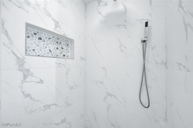 details featuring tiled shower