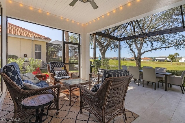 sunroom with ceiling fan