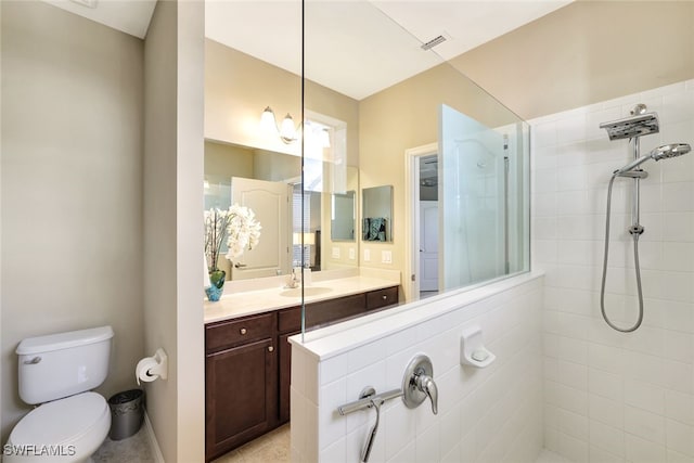 14558 Manchester Dr, Naples, FL 34114 - bathroom with vanity, a tile shower, and toilet
