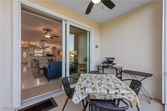 sunroom featuring ceiling fan