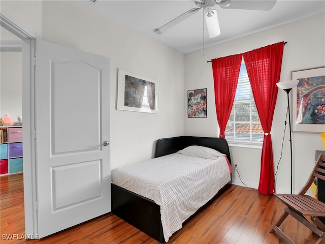 bedroom featuring wood finished floors and a ceiling fan