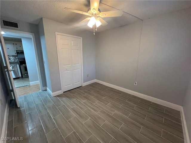 unfurnished bedroom featuring ceiling fan, a closet, and a textured ceiling