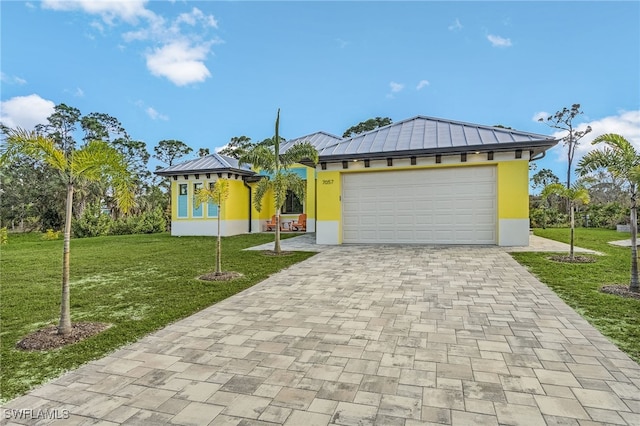 view of front of property featuring a garage and a front yard