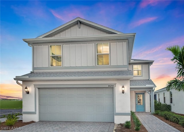 view of front facade featuring a garage