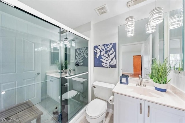 full bath featuring toilet, a shower stall, visible vents, and vanity