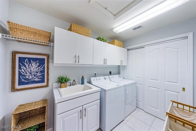 laundry room featuring light tile patterned flooring, washing machine and dryer, a sink, visible vents, and cabinet space