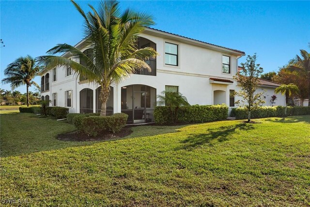 view of front facade with a front lawn and stucco siding