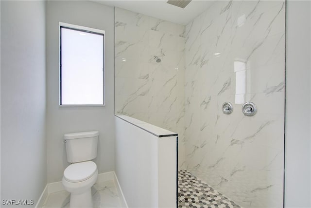 bathroom with toilet and a tile shower