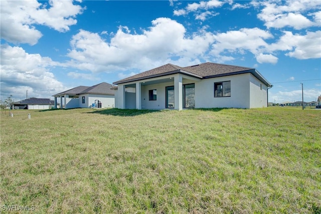 view of front of home featuring a front lawn