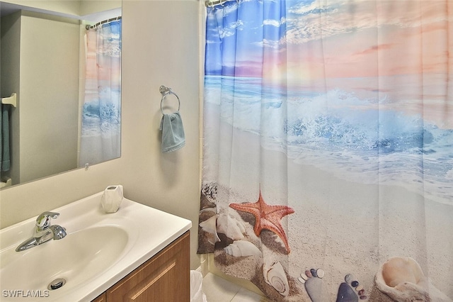 bathroom with a shower with shower curtain and vanity