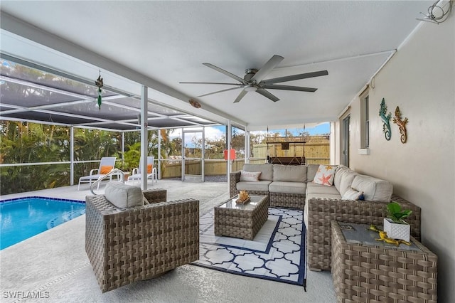 sunroom with ceiling fan