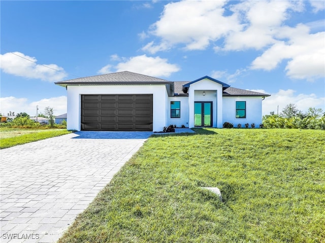 view of front of house featuring a front lawn and a garage