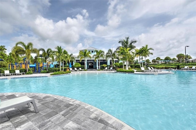 2733 Merida Ln, Cape Coral, FL 33909 - pool with a patio area