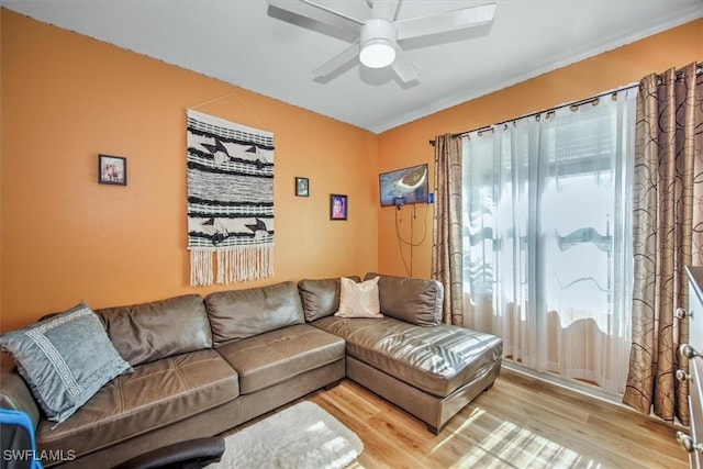 living area with light wood-style flooring and ceiling fan