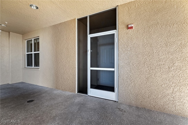 entrance to property featuring a patio area